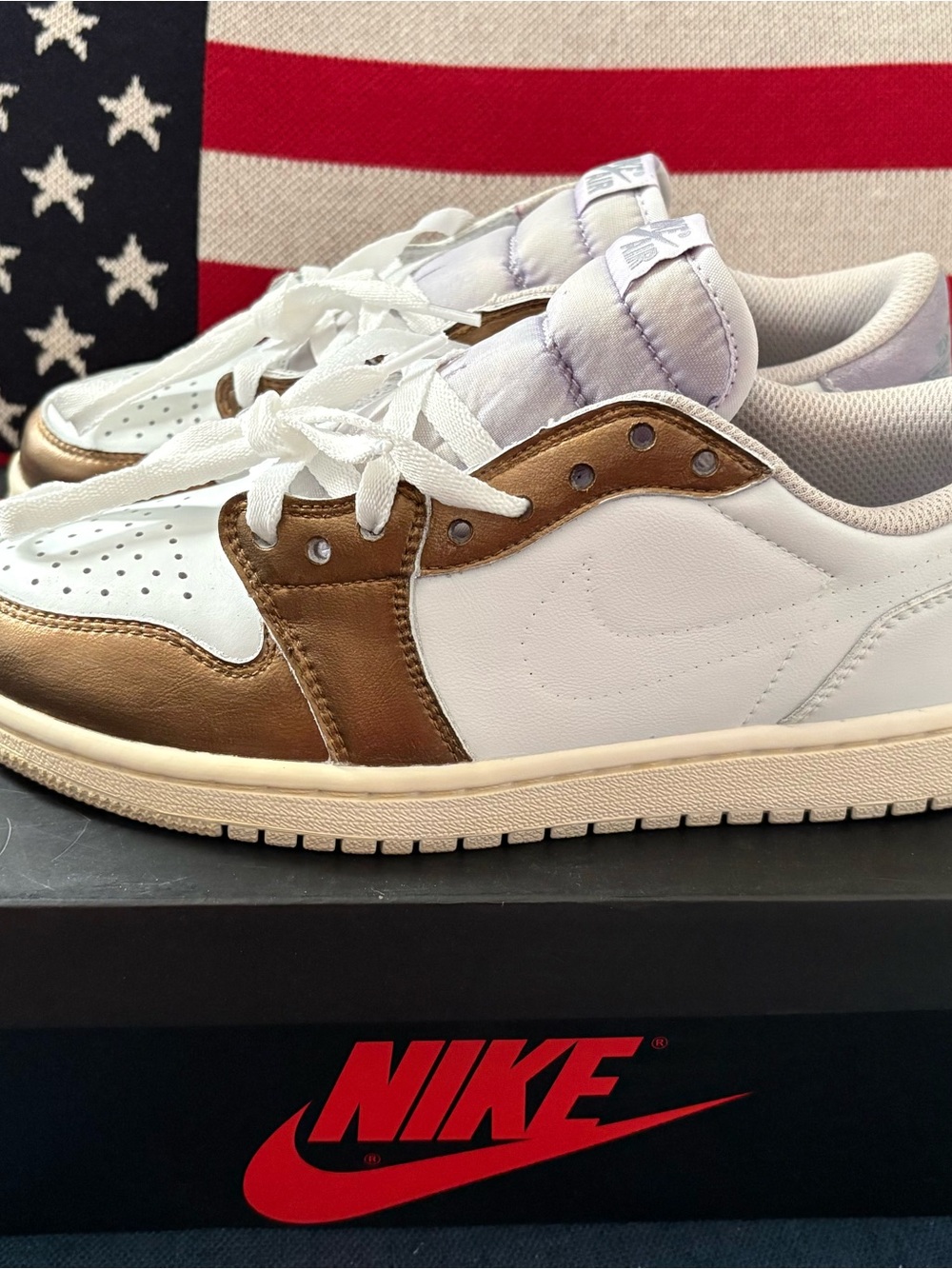Nike Low-Top Sneakers in White & Metallic Bronze - Picture 2 of 16